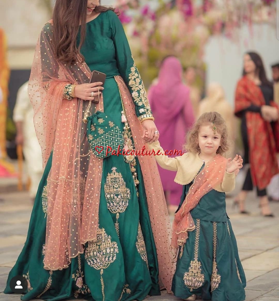 mother & daughter same dress