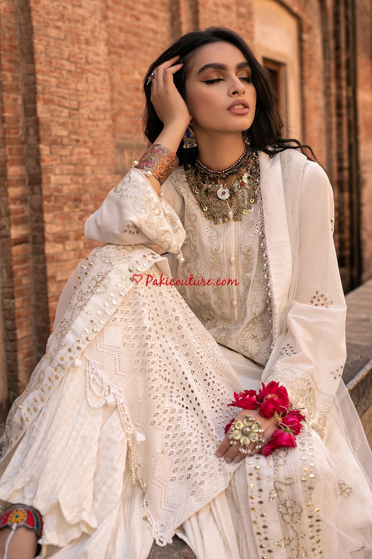 Broers en zussen schandaal gegevens Nureh Bazaar Embroidered Lawn 2022 Shop Online | Buy Pakistani Fashion  Dresses. Pakistani Branded & Latest Clothes